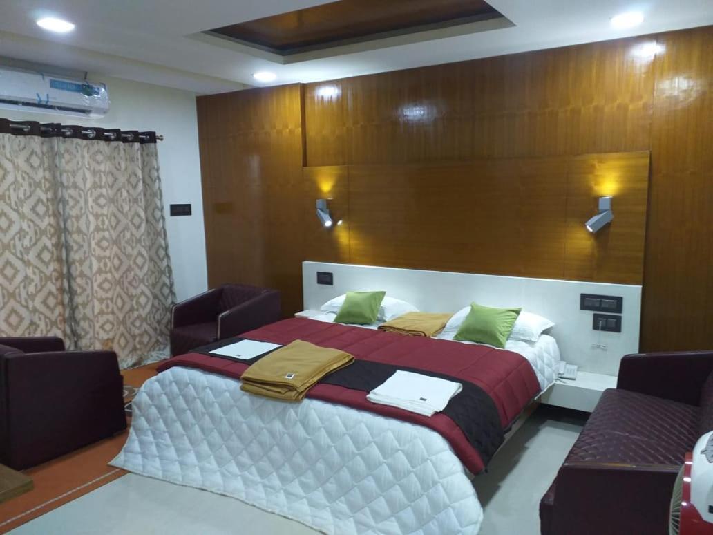Grand Meridian Vinnamangalam Екстериор снимка