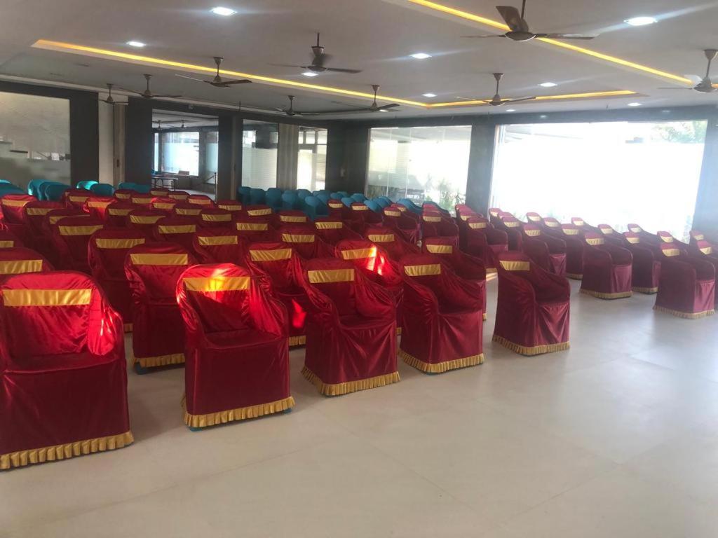 Grand Meridian Vinnamangalam Екстериор снимка