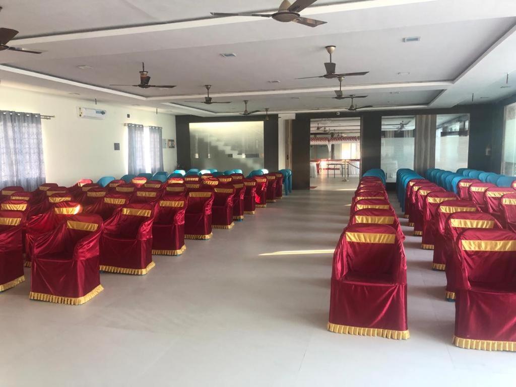 Grand Meridian Vinnamangalam Екстериор снимка